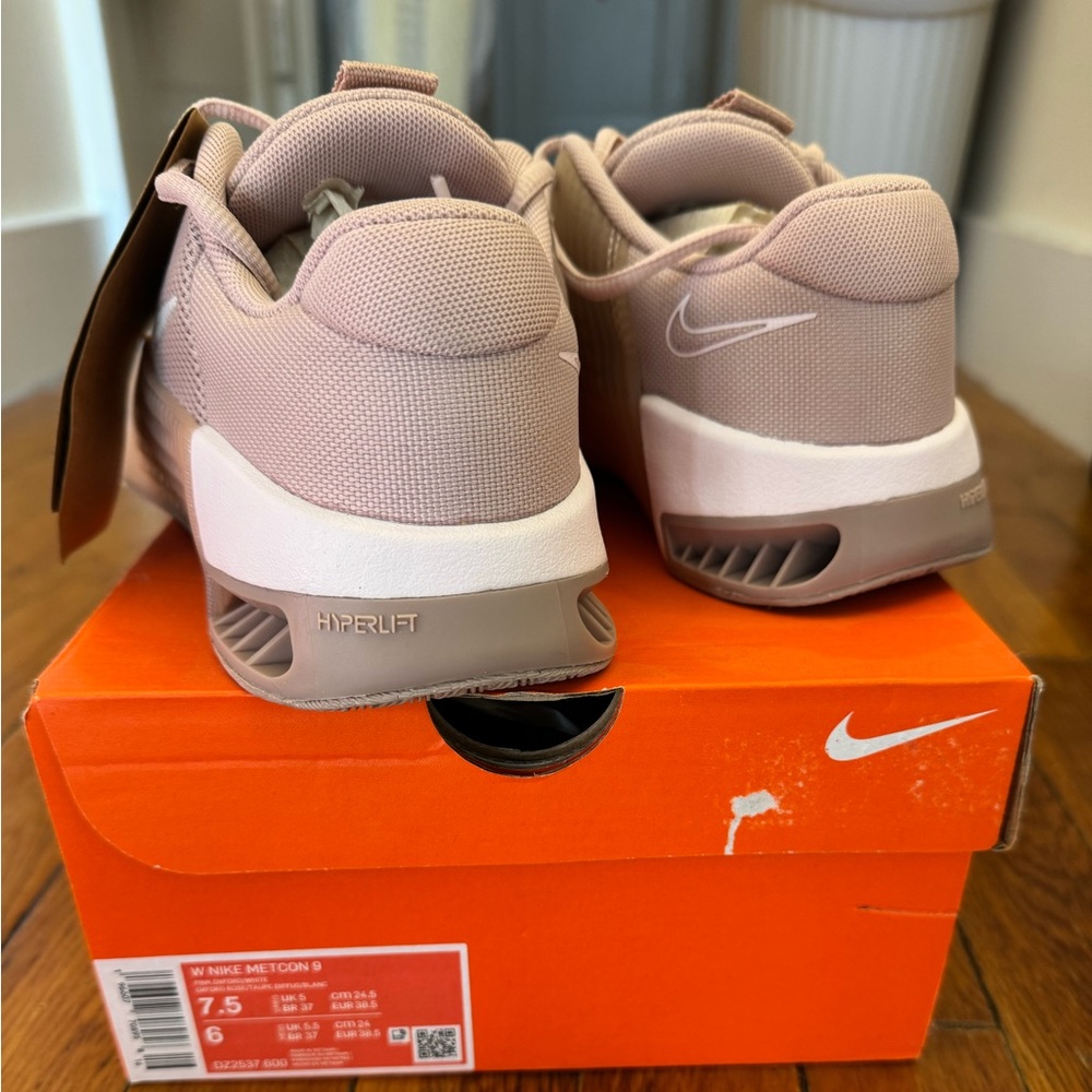 Nike | Metcon 9 | W7.5 Pink Oxford - Picture 3 of 5